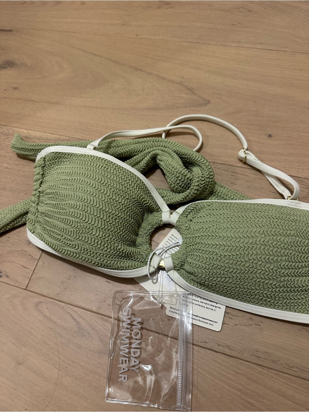 BNWT Monday Swimwear Costa Rica Top - Avocado/Ivory Crinkle SIZE SMALL - Picture 3 of 3